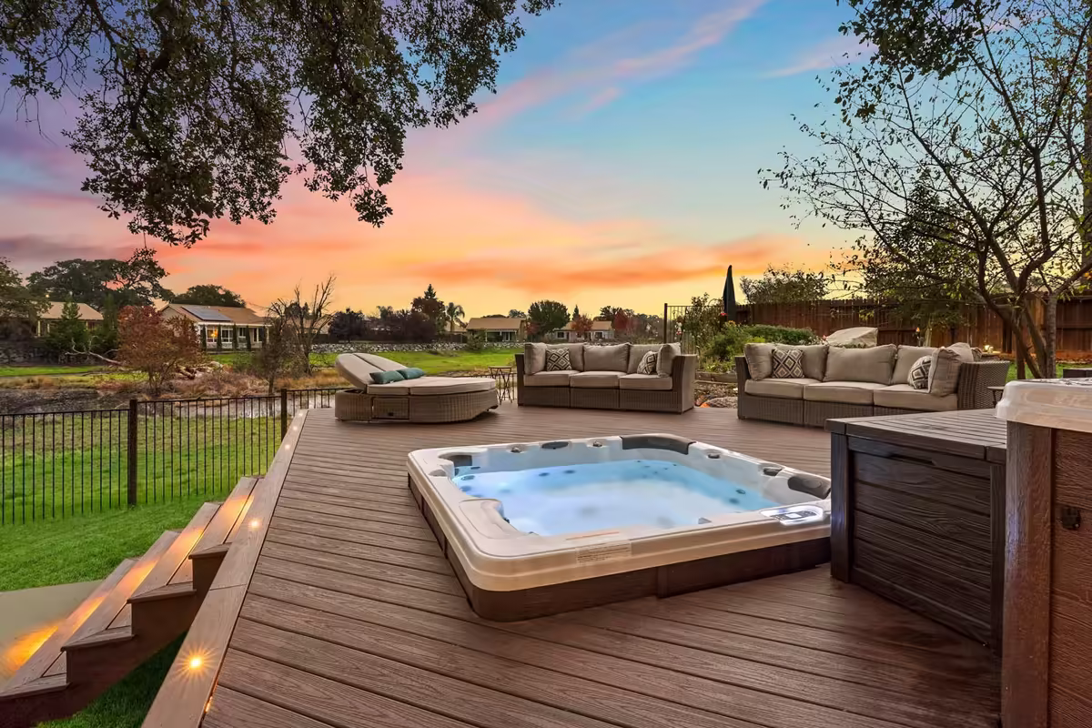 Custom deck built by Stone Ridge Decking for the Fifth St project