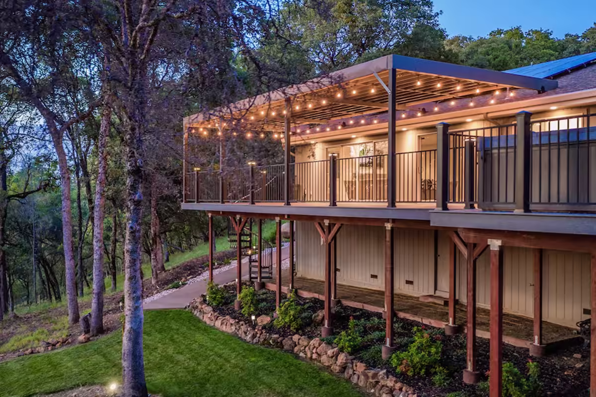 Custom deck built by Stone Ridge Decking for the Timber Ridge project